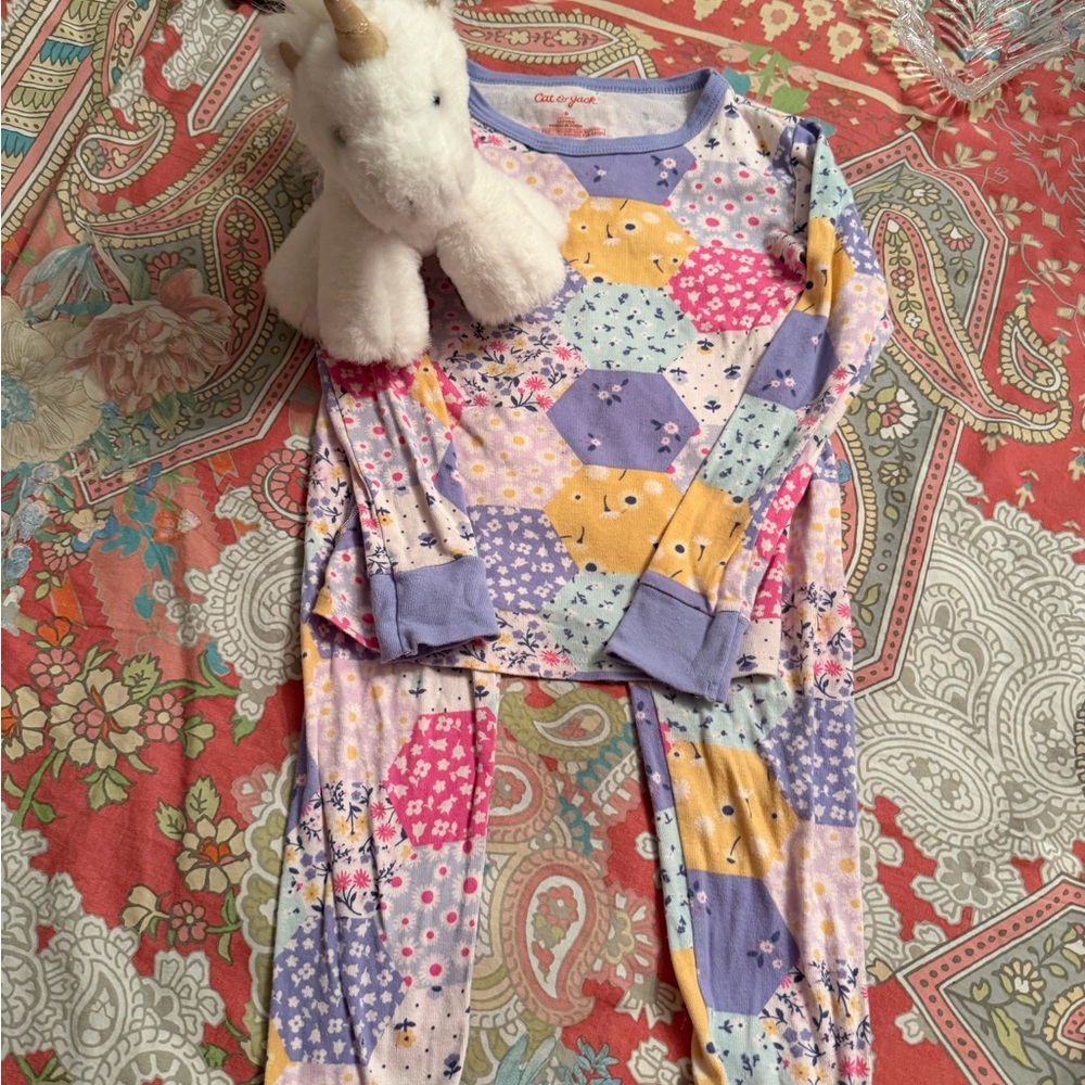 Cat & Jack Floral Pattern Kids Pajamas 6 and F.A.O. Schwartz white unicorn